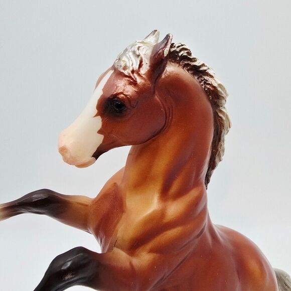 Breyer Classic Fighting Stallion Silver Bay - Picture 3 of 12